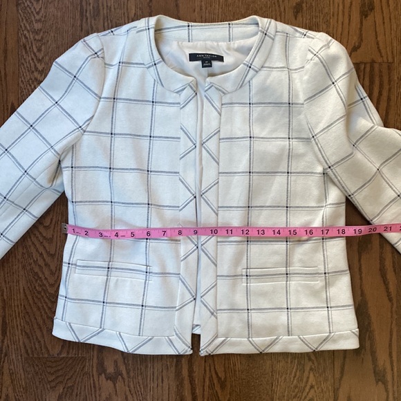 Ann Taylor Matching Blouse and Blazer Set. - Picture 6 of 11